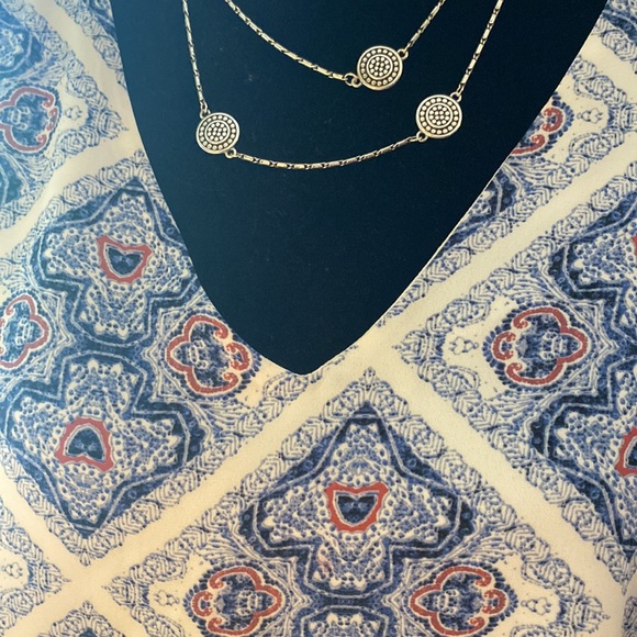 Super soft, lined sleeveless summer blouse with V neck in excellent condition. - Picture 3 of 7